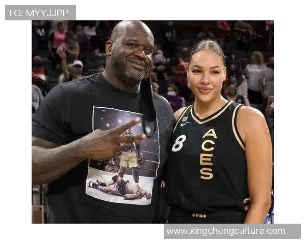 奥尼尔与足球巨星亲密合影视频曝光两位体育传奇同框引热议